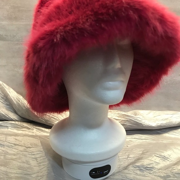Luxurious Pink Faux Fur Hat - Picture 7 of 10
